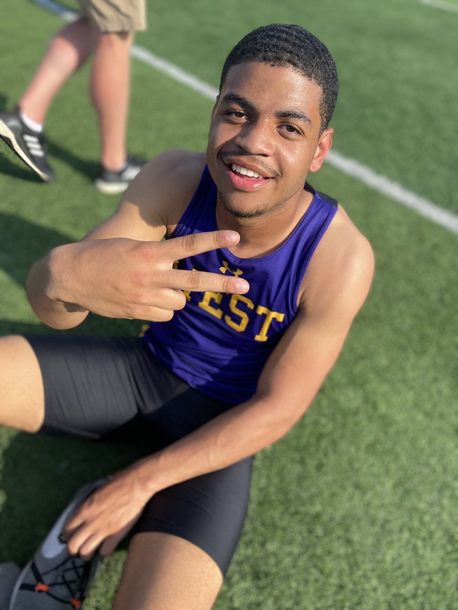 <a href="/LJRichardson__/">LJ aka Les</a> DISTRICT CHAMPION in the 100m!!!! 10.77🔥STATE QUALIFIER