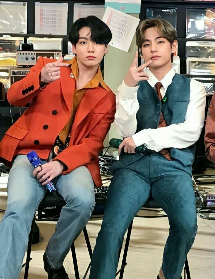 hourlytkhands's tweet photo. THIS TAEKOOK https://t.co/ELaEoBsPbp