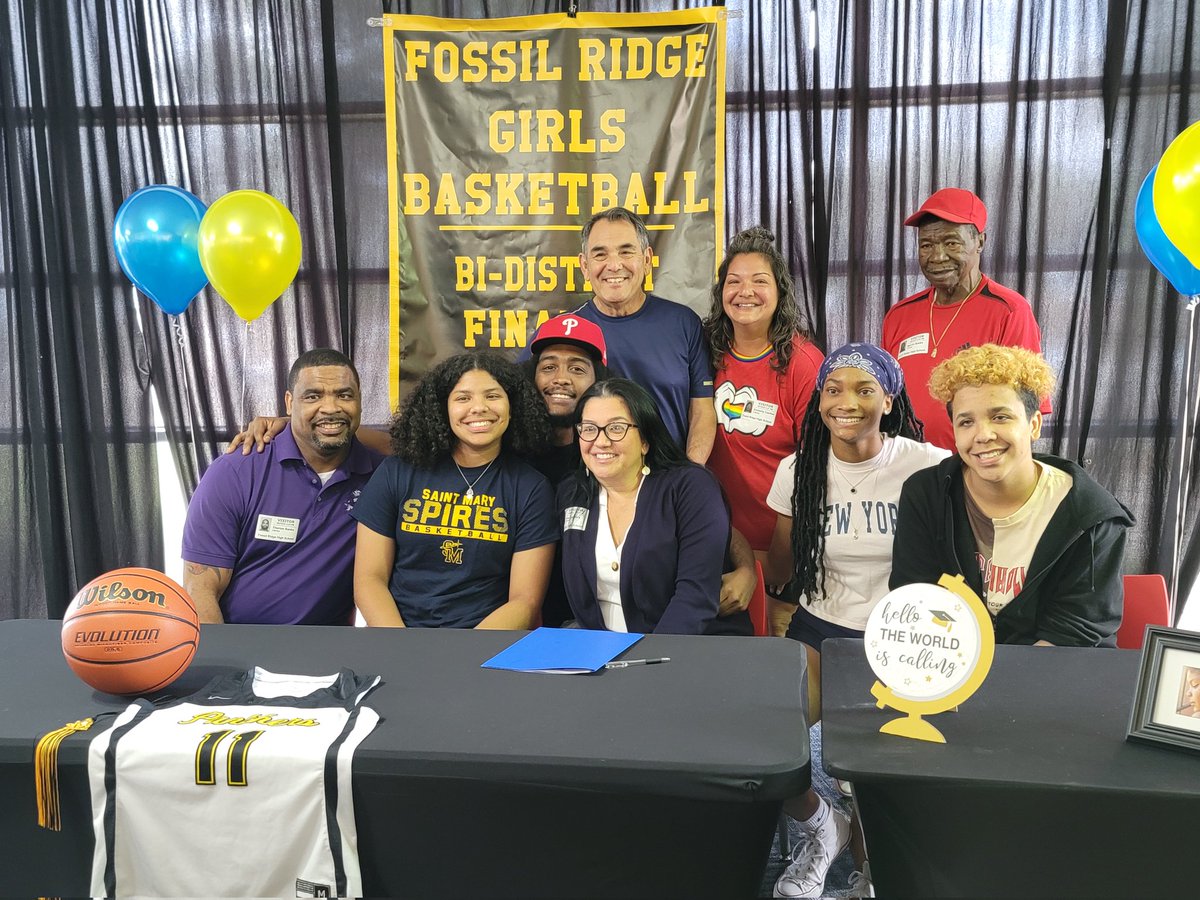 txelitebball's tweet photo. Congratulations to Larisa Banks on signing today to St. Mary's in Kansas! We are very proud of you. https://t.co/WIt2ukT0ge