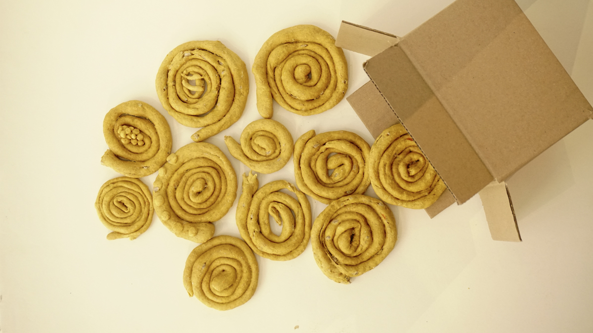 InfoHundsfutter's tweet photo. Nu kan du nemt shoppe online efter det #bedste #veganske #snackfoder til din #hund. Uden konserveringsmidler og tilsætningsstoffer. Og uden plastik eller andre overflødige emballagematerialer. https://t.co/bmBWZSrM3w