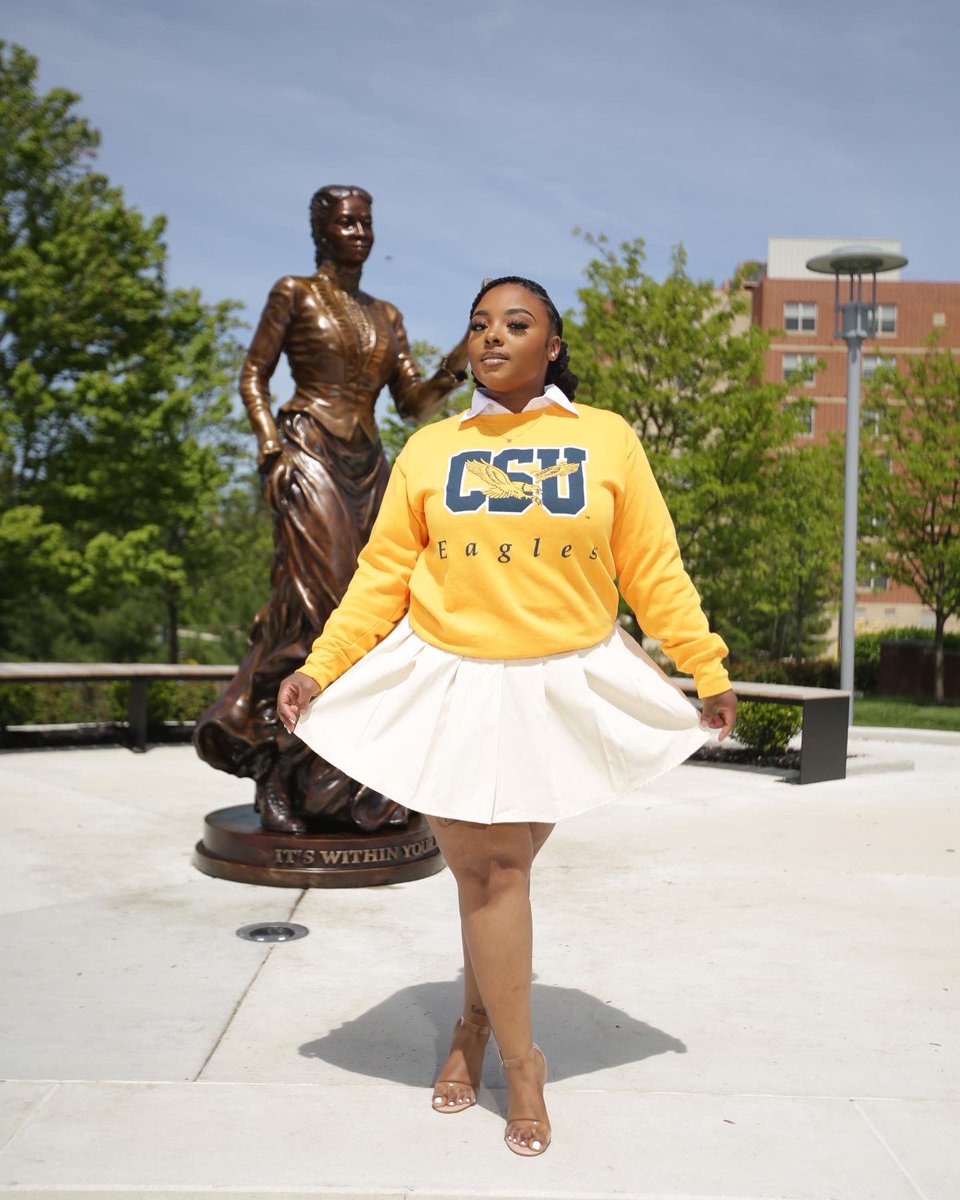 caprix33_'s tweet photo. In 10 days I’ll be graduating from Coppin State University! 🥹👩🏽‍🎓🎉 #HBCUgrad 💛 https://t.co/2iFHx659ha