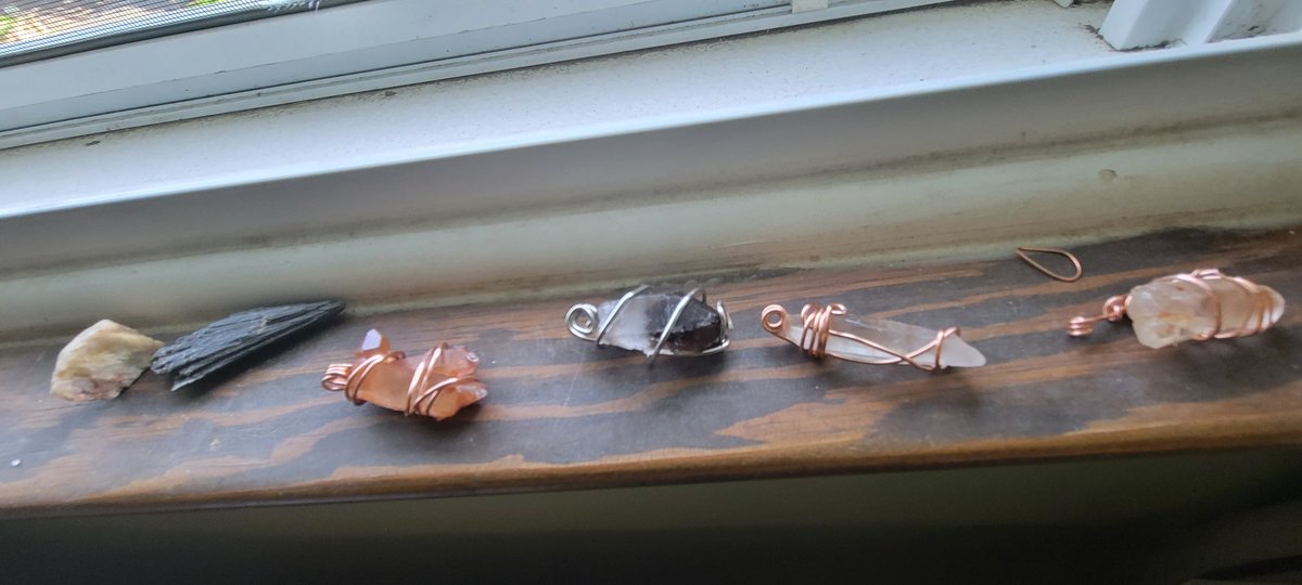 Gothicamuse2's tweet photo. A few new pendants are now available.
Ig Dark side of the quartz. https://t.co/V6Fwo8RD5m