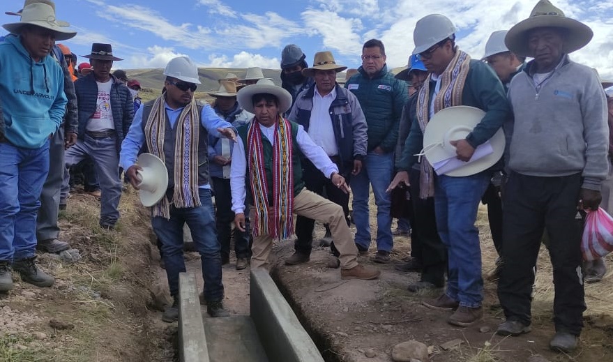 agroruralPER's tweet photo. ¡Beneficiaremos 398 hectáreas agrícolas en #Cusco!🌳🌱
La obra “Mejoramiento del Servicio de Agua del Sistema de Riego de la Microcuenca Taccacca en las comunidades de Huayhuasi, Oquebamba y Totora Alta" de #Coporaque, beneficiará a 314 familias de la agricultura familiar.👩🏽🌾🧑🏽🌾 https://t.co/b6Tt46CTne