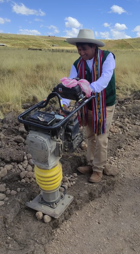 agroruralPER's tweet photo. ¡Beneficiaremos 398 hectáreas agrícolas en #Cusco!🌳🌱
La obra “Mejoramiento del Servicio de Agua del Sistema de Riego de la Microcuenca Taccacca en las comunidades de Huayhuasi, Oquebamba y Totora Alta" de #Coporaque, beneficiará a 314 familias de la agricultura familiar.👩🏽🌾🧑🏽🌾 https://t.co/b6Tt46CTne