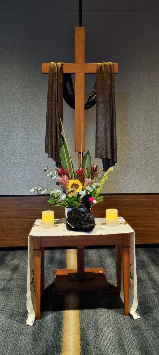 RenaeLBarker's tweet photo. Swan and I are enjoying a few moments in the General Synod chapel before the beginning of business today. Thankyou to the chaplains for providing this quiet space for prayer #gs18 #gs18aca https://t.co/l62hS8HBWG