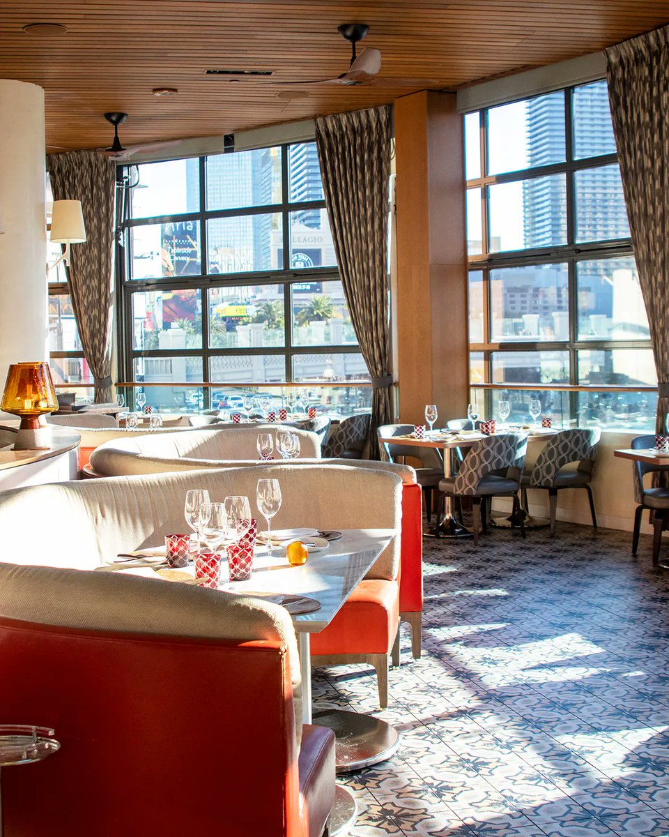 GiadaVegas's tweet photo. See you in the dining room! 👋 #giadavegas #feasttheempire @cromwellvegas https://t.co/ACUjN5mq55