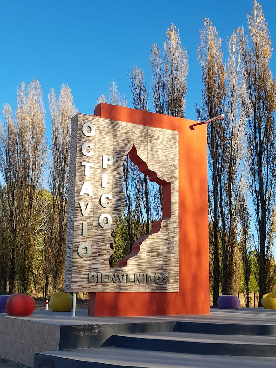 RFlutsch's tweet photo. ¡Llevamos la escuela secundaria a la ruralidad neuquina! 🏫
Comenzamos a dar a conocer, en territorio, sobre este nuevo formato de Educación Secundaria Situada en Contexto de Ruralidad, a sus sedes en #Huncal, #LosCatutos, #AguadaSanRoque y #OctavioPico https://t.co/yuDVFPBWXu