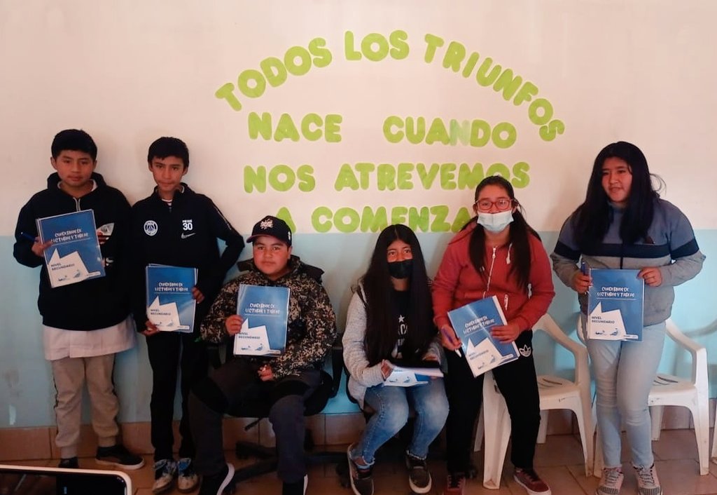 RFlutsch's tweet photo. ¡Llevamos la escuela secundaria a la ruralidad neuquina! 🏫
Comenzamos a dar a conocer, en territorio, sobre este nuevo formato de Educación Secundaria Situada en Contexto de Ruralidad, a sus sedes en #Huncal, #LosCatutos, #AguadaSanRoque y #OctavioPico https://t.co/yuDVFPBWXu