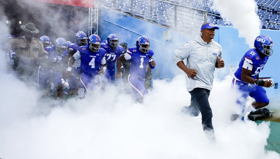 NatehaydenQB's tweet photo. Very blessed and thankful to say I have earned my 4th D1 offer from Tennessee State University! 🔵⚪️ @MStateSpartans1 @MSt8Football @stanbedwell @FreddieSmithIII @Coach_Miller21 @coachemartin @CoachPerrone https://t.co/xVwEFQEhij