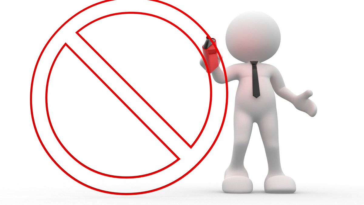 inside's tweet image. ❗️ @elonmusk says he would reverse #TrumpTwitter ban, calling it "morally wrong and outright stupid," and "a mistake".  Musk said that "a temporary suspension is appropriate but not a permanent ban" when referring to the Jan 6 event.

More details: buff.ly/3kWh0qQ