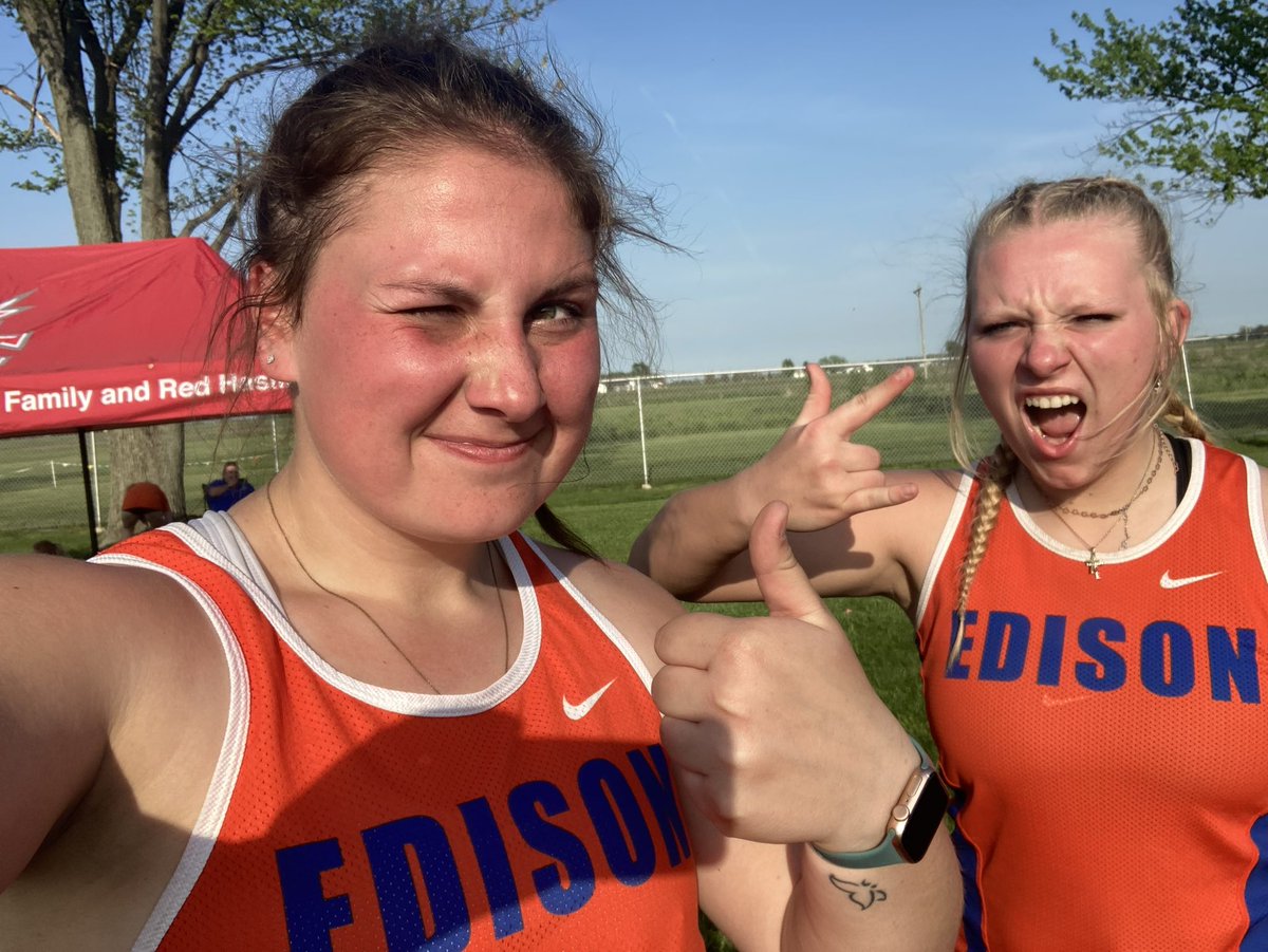 AmandaCorapi's tweet image. Proud mama- Track Conference Meet Day 1. @tatecorapi - SBC High Jump runner up 🥈 @madi_corapi SBC Shot Put runner up 🥈 Not bad for a sophomore &amp;amp; a kid who didn’t pick up a shot for almost a yr while recovering from ACL/MCL/PCL/meniscus tear 😤 @SanduskyBayConf