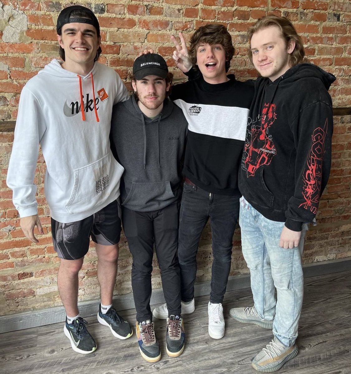 updatingdtqk's tweet photo. karl and sapnap posted on their instas !

—> “The gentlemen (please like this post)”

https://t.co/fCFGklAVPK https://t.co/cmKmmu3GIm