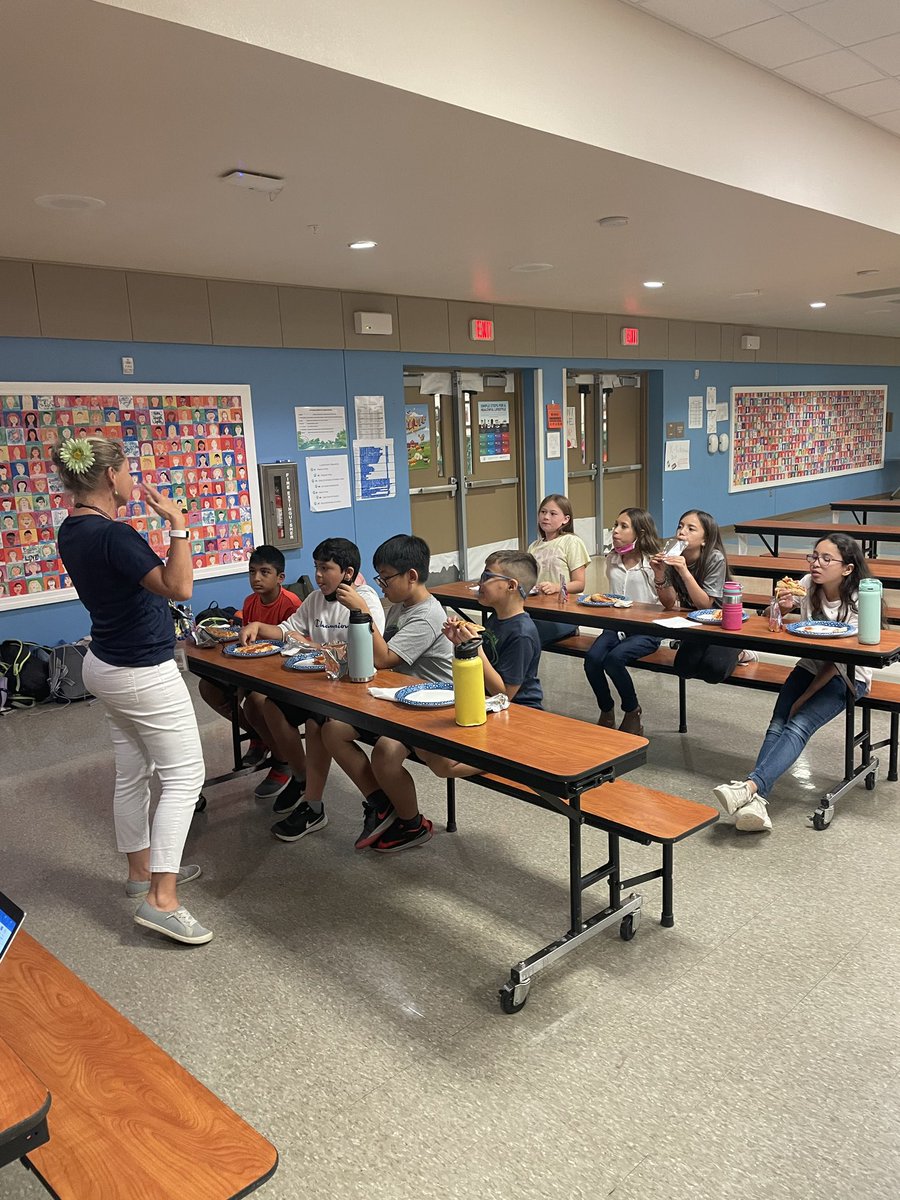 ECE_ELEM's tweet photo. Our students enjoyed “Pizza with the Principal” for having the highest pass rates and usage on IReady! We are so proud of their hard work! @Southeast_OCPS https://t.co/i73POqUfhq