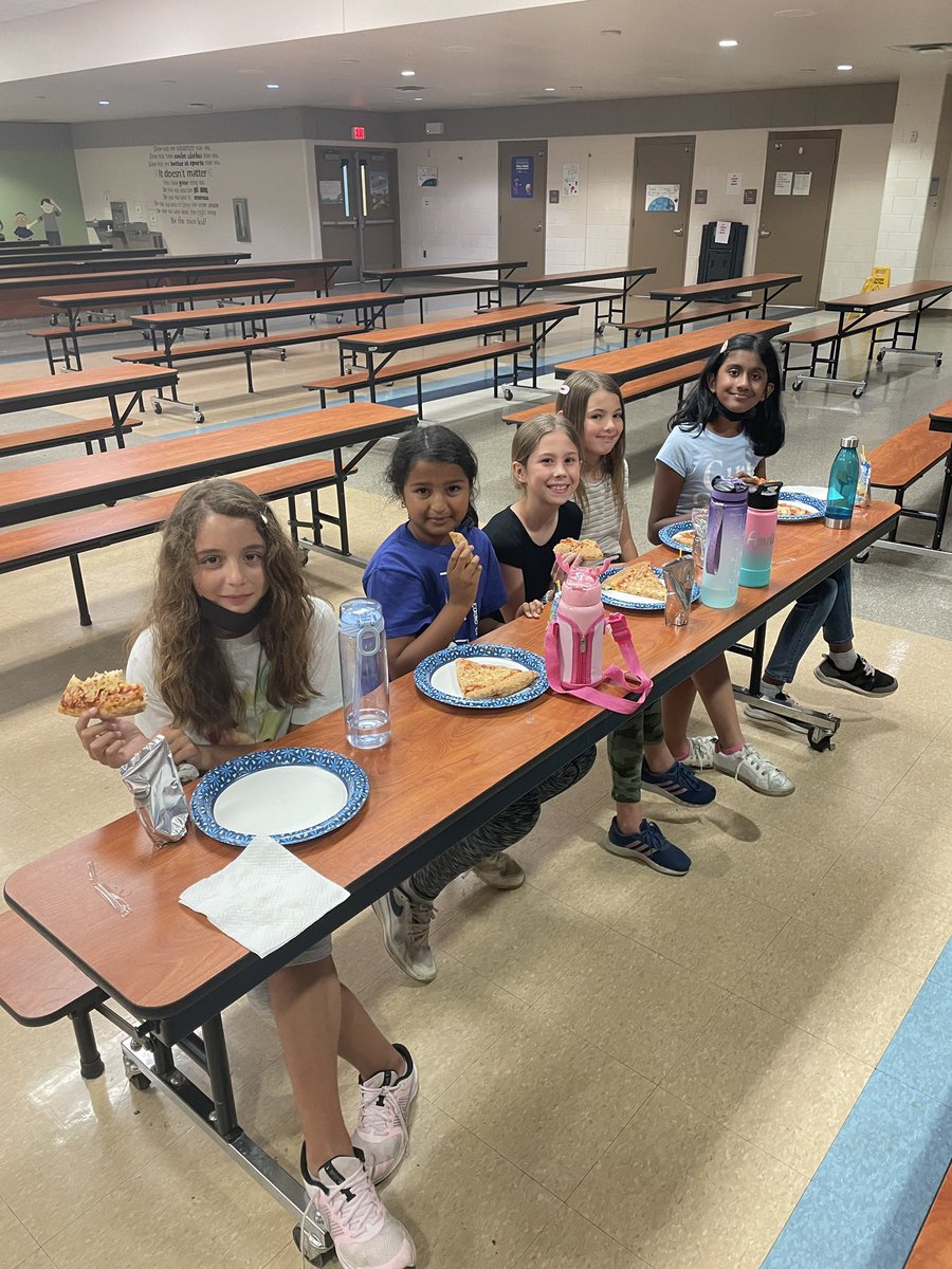 ECE_ELEM's tweet photo. Our students enjoyed “Pizza with the Principal” for having the highest pass rates and usage on IReady! We are so proud of their hard work! @Southeast_OCPS https://t.co/i73POqUfhq