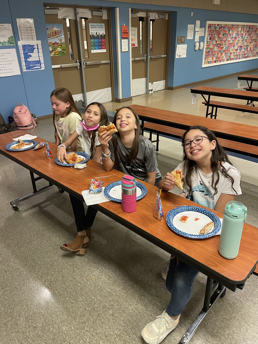 ECE_ELEM's tweet photo. Our students enjoyed “Pizza with the Principal” for having the highest pass rates and usage on IReady! We are so proud of their hard work! @Southeast_OCPS https://t.co/i73POqUfhq