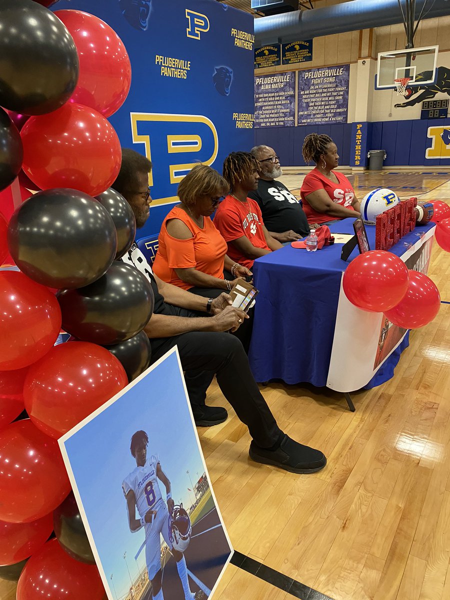 Jaylon Reeves has been through a lot over the past year or so but a special day as he signs to play college football at Sul Ross <a href="/ReevesJaylon/">jaylon reeves</a>