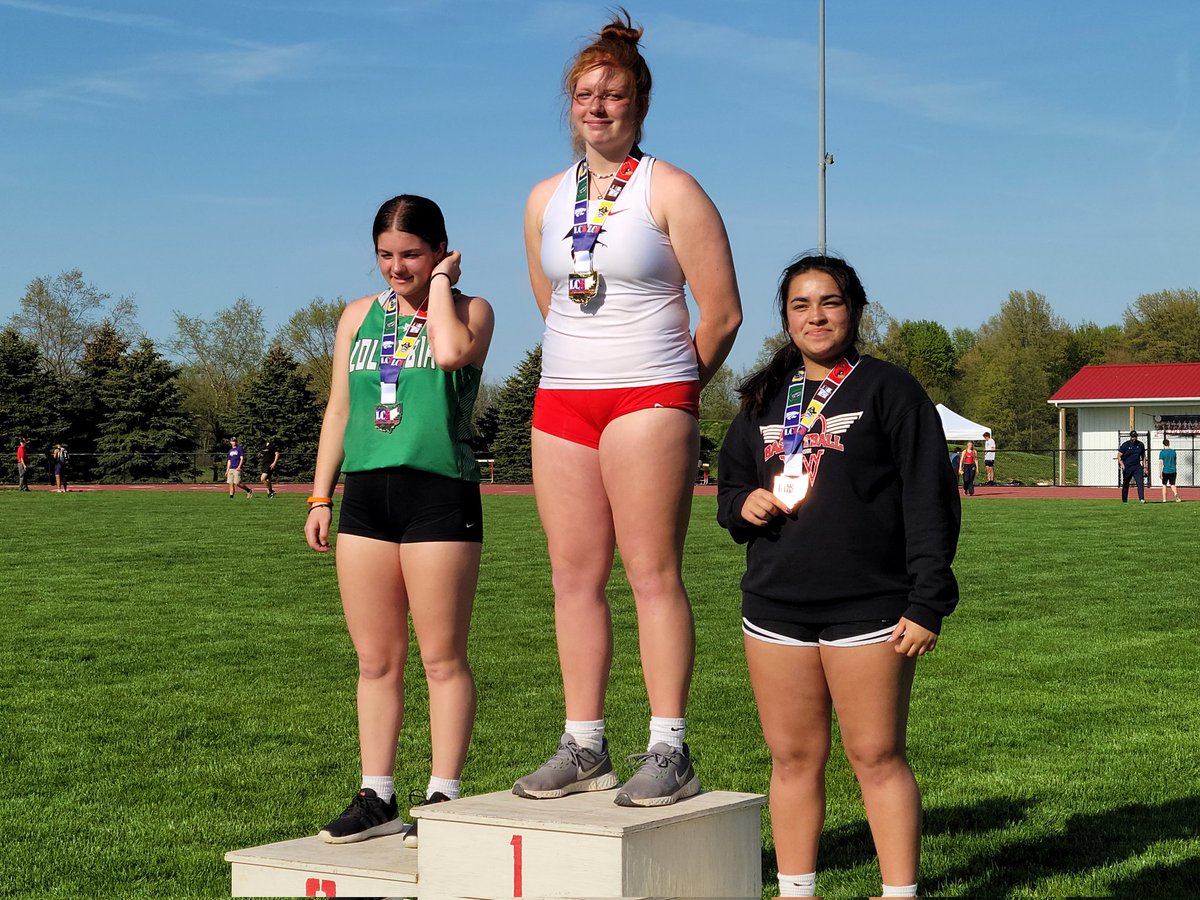 Brianna Deleon 3rd in the discus!!