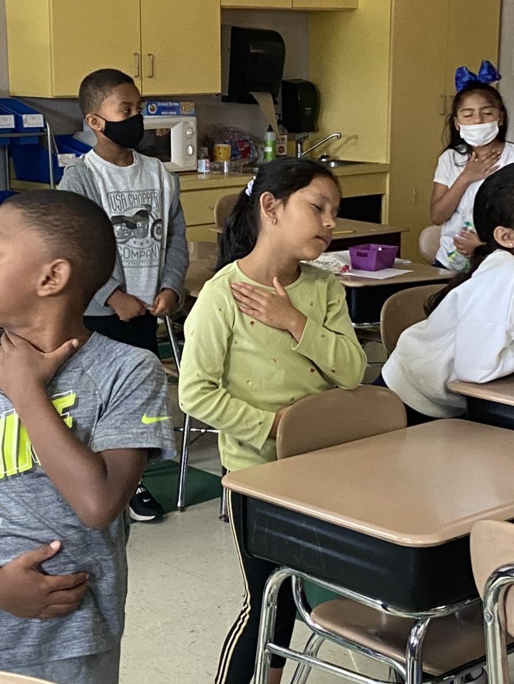 ThomasEdisonES's tweet photo. Mrs. Schoeman's class took some time to work on their deep breathing for Tune-In To You Tuesday!!! @MNPS_kidshealth #MNPSWellnessWeek2022 #EdisonElementary #MNPSWellnessWeek2022 #tuneintoyoutuesday https://t.co/a7go0cbbSi