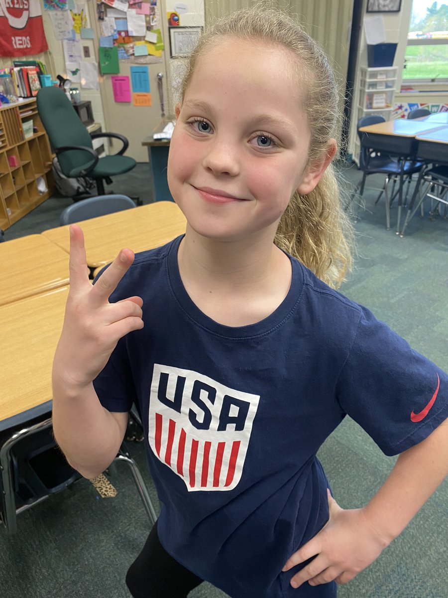 RileyNort's tweet photo. Twitter Shoutout! Brooklyn always cheers up her classmates 🤩 https://t.co/QzXnxhL7gr