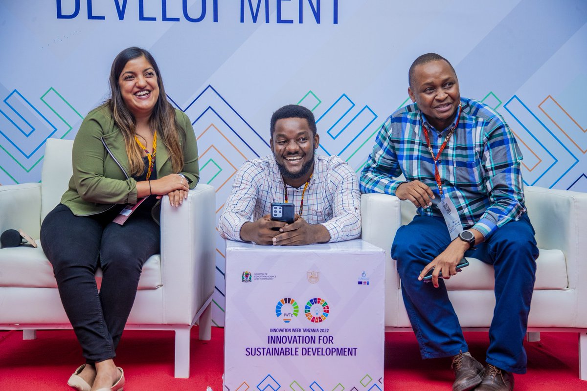 DarShapers's tweet photo. Wondering what went down at #IWTz2022 #ShaperTalk ?
HERE'S the story
Thread 1 : The panelists @RushikaJP @edgarmasatu @omoklin with the Host & Moderator @johnalfred853.
Also our proud curator @TheophilAvidace at Global Shapers Dar es salaam Hub.
#IWTz2022 @Funguo_Tz @undptz https://t.co/in4gwINQLg
