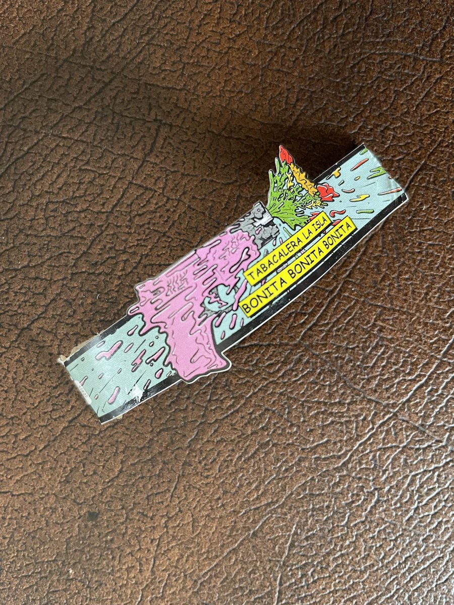 perfect_draw's tweet photo. Been a couple seconds.

Smoking, just not posting. Bout to figure out why my bike is leaking coolant. Grr.

Smoking a Privada, been sitting in about 14g/m for a while.

Broke my humidor experimenting. Little desk guy. Ded.

Bonita(pretty, cute). Les go.

#cigars https://t.co/UGLTfjHfHO