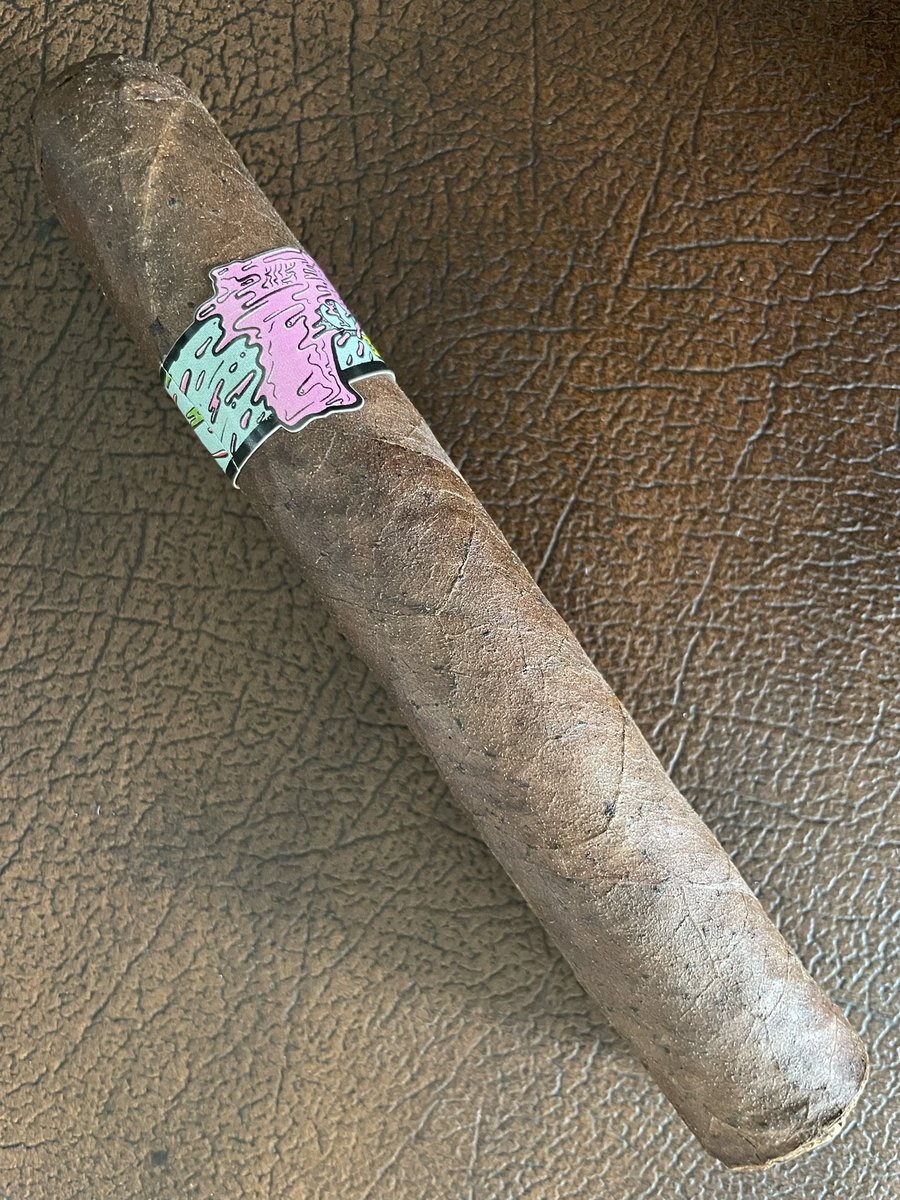 perfect_draw's tweet photo. Been a couple seconds.

Smoking, just not posting. Bout to figure out why my bike is leaking coolant. Grr.

Smoking a Privada, been sitting in about 14g/m for a while.

Broke my humidor experimenting. Little desk guy. Ded.

Bonita(pretty, cute). Les go.

#cigars https://t.co/UGLTfjHfHO