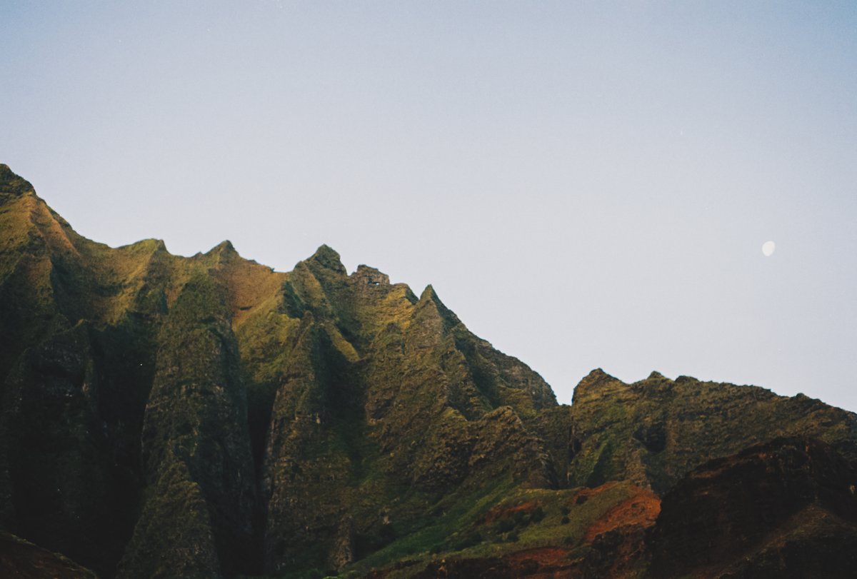 alexmack__'s tweet photo. fotos I took on the Nā Pali coast 🎞️ https://t.co/bRHfYrUlHd