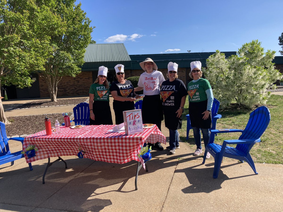 Papa John’s Night Curbside Delivery - Dinner and a Show! So fun! #virtualtalentshow #servicewithasmile