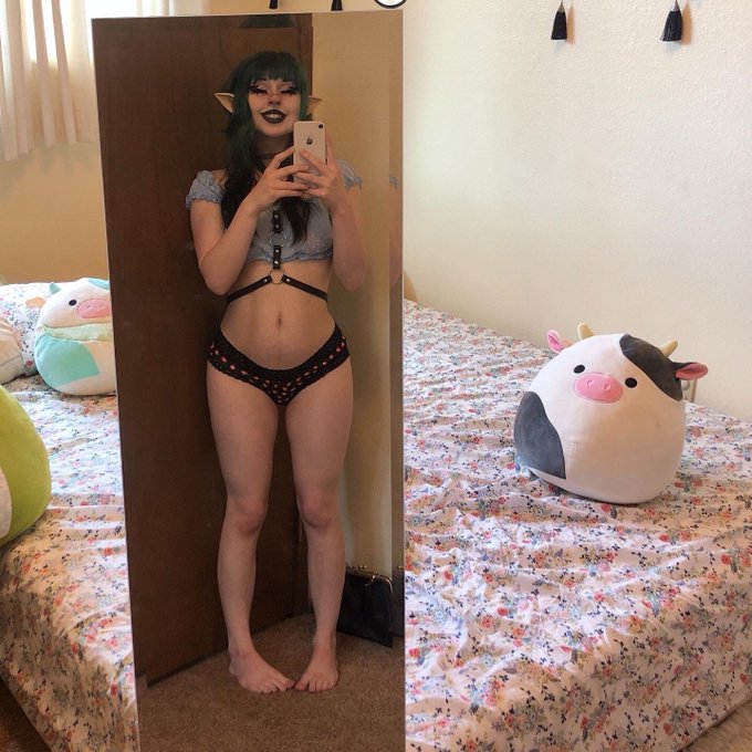 I&rsquo;m so cute eeee https://t.co/jMym1IUqEW