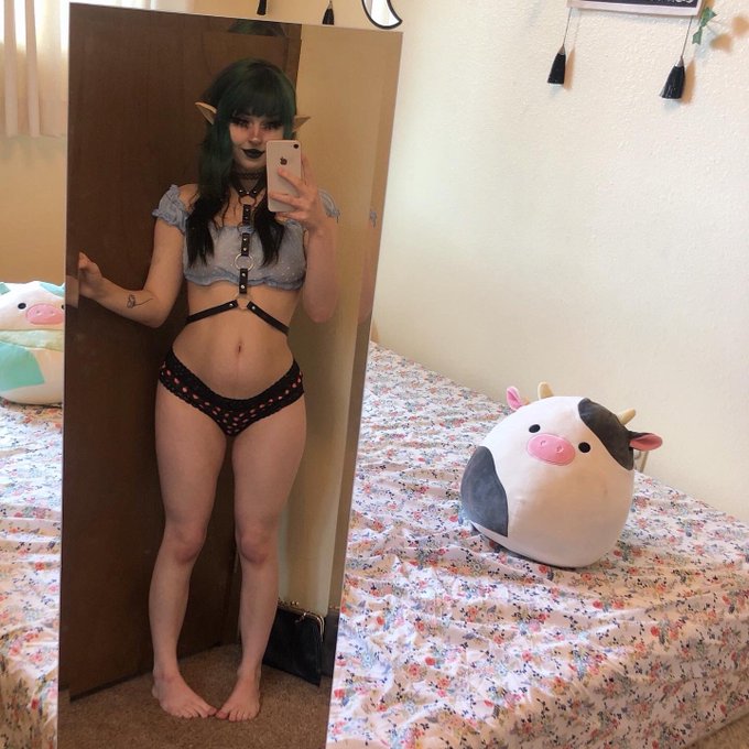 I&rsquo;m so cute eeee https://t.co/jMym1IUqEW