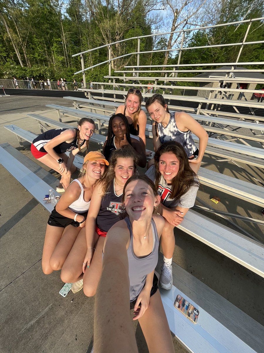 hallieschutte's tweet photo. swoc cheer squad @THS_Track_Field @ths_brave https://t.co/wsUiCrWtKe