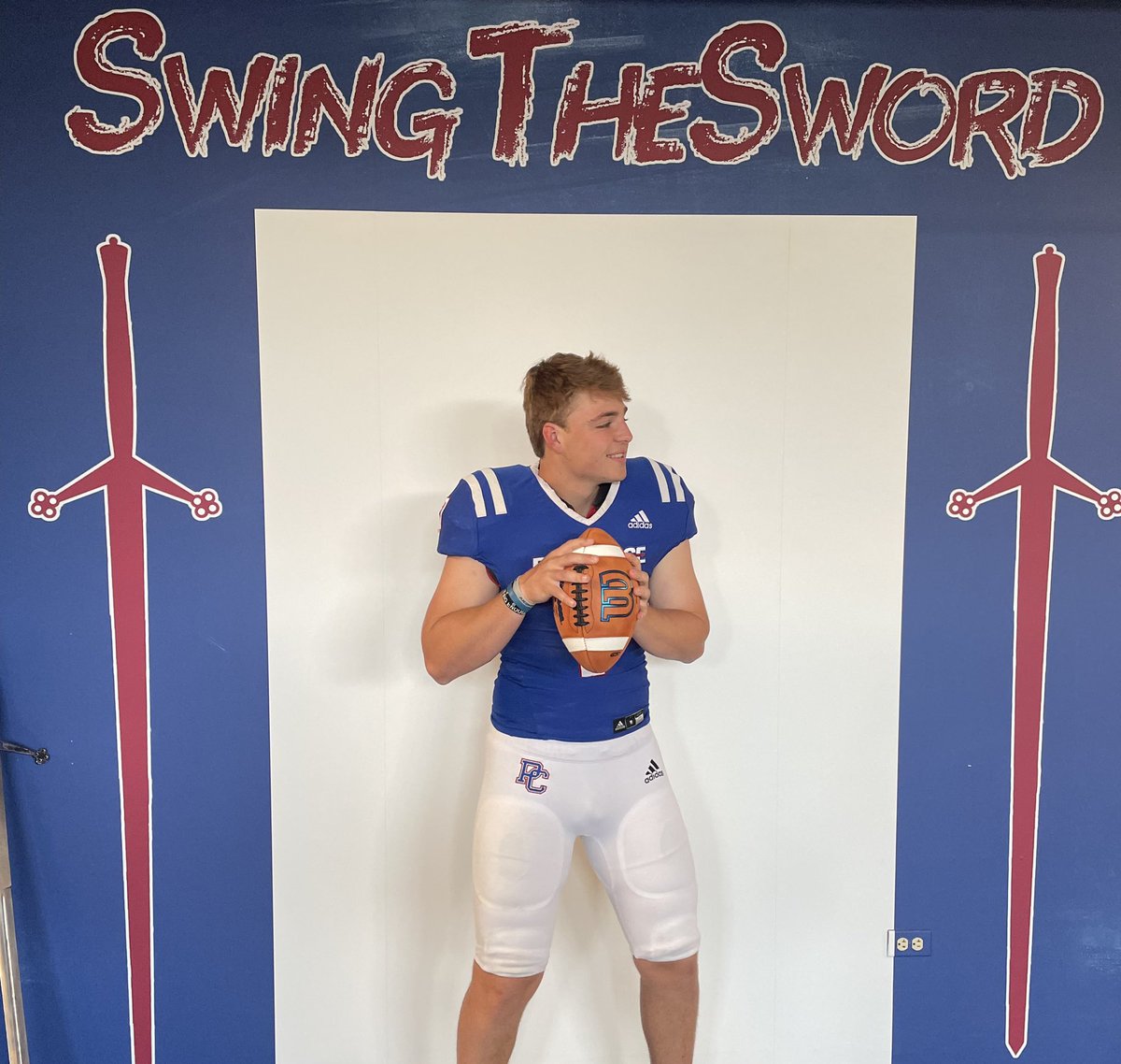 NatehaydenQB's tweet photo. Very blessed and thankful to be re-offered by the new staff at D1 Presbyterian College! 🔵⚪️ @MSt8Football @MStateSpartans1 @stanbedwell @FreddieSmithIII @Coach_Miller21 @CoachPerrone @coachemartin https://t.co/gTRpj2JQ16