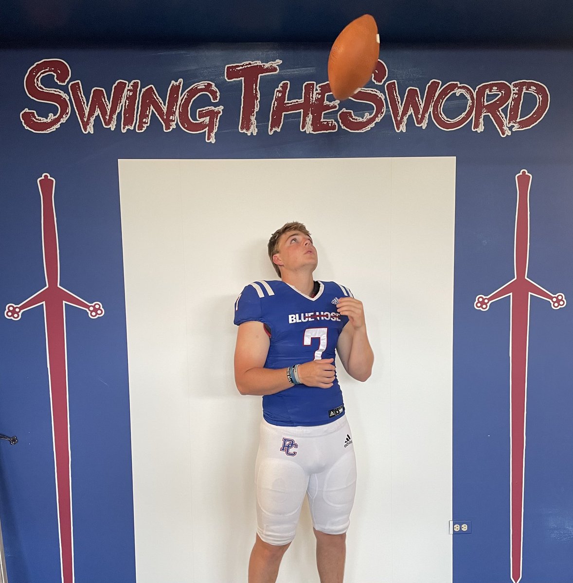 NatehaydenQB's tweet photo. Very blessed and thankful to be re-offered by the new staff at D1 Presbyterian College! 🔵⚪️ @MSt8Football @MStateSpartans1 @stanbedwell @FreddieSmithIII @Coach_Miller21 @CoachPerrone @coachemartin https://t.co/gTRpj2JQ16