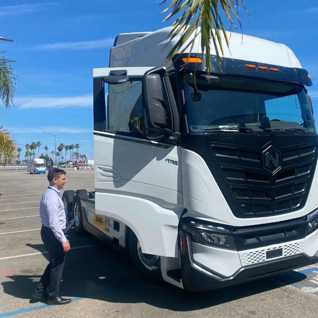 CleantechWatch's tweet photo. @nikolamotor: 'The real question is are you team battery or team fuel cell? Why not both? Today, attendees at #ACTEXPO had the opportunity to take a spin in the #NikolaTreBEV and alpha #NikolaTreFCEV! #ACTEXPO22 ' https://t.co/LWHHMe1RcB, see more https://t.co/hIx3w10wAa