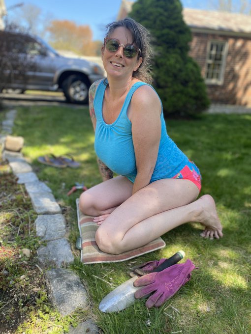 One of today&rsquo;s garden pics&hellip; https://t.co/eDWOW4akz9<a href="/tag/upupdowndownleftrightleftrightbastart"class="tags"><span>#upupdowndownleftrightleftrightbastart</span></a>