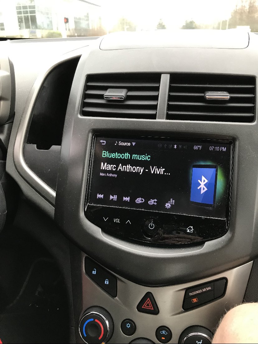 vivir?? as in to live?? my car was #visnickverbfest ready on our ride home from lakeland <a href="/beth_visnick/">Beth Visnick</a>