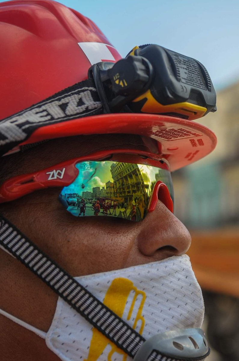 aparedesrebelde's tweet photo. Estas imágenes lo narran todo: el dolor... la fatiga... la perseverancia.... el sacrificio... el altruismo...la lealtad...🇨🇺 #FuerzaCuba
📷 @correa766 🇨🇺 https://t.co/IcsMItPNAX