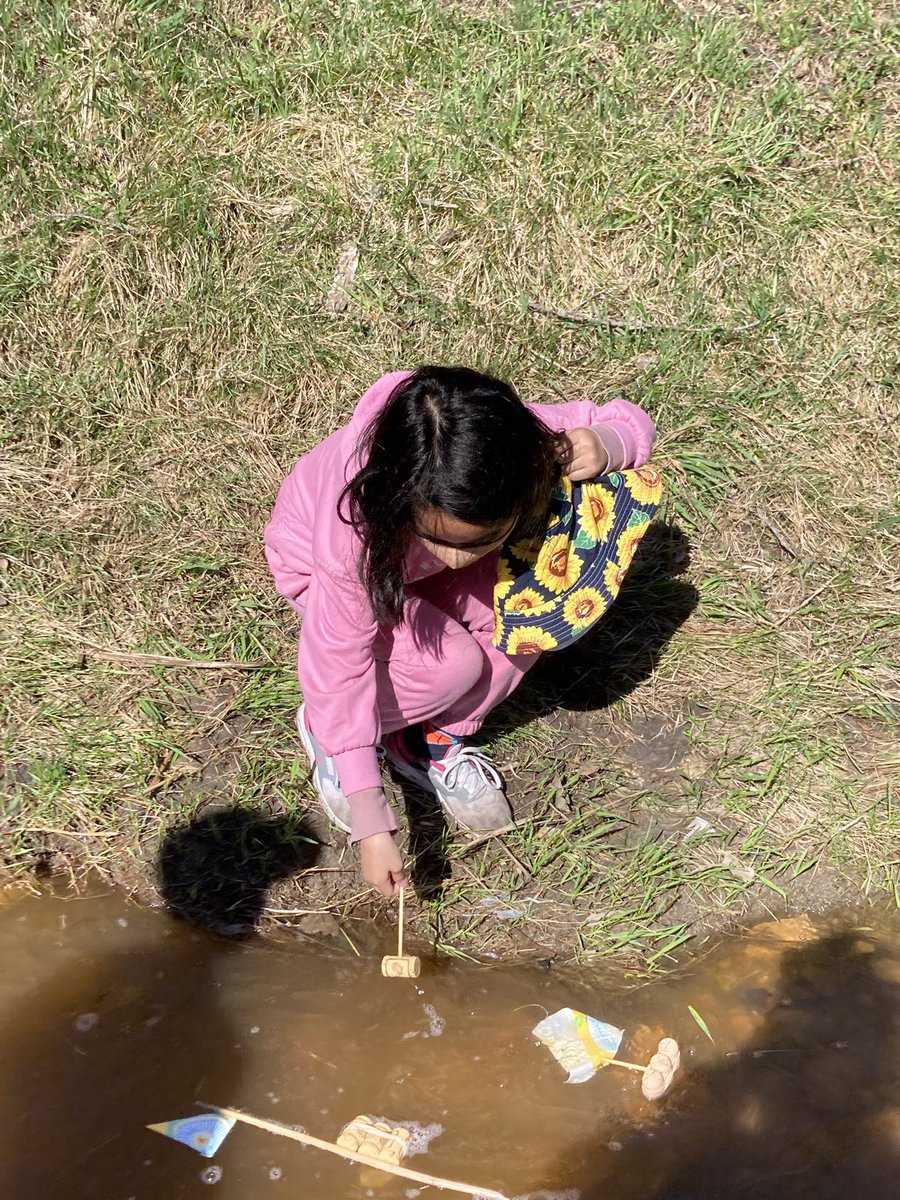 Room 18 had the best day at Assiniboine park today building boats to float down the stream, learning about tree buds and exploring all nature has to teach us!