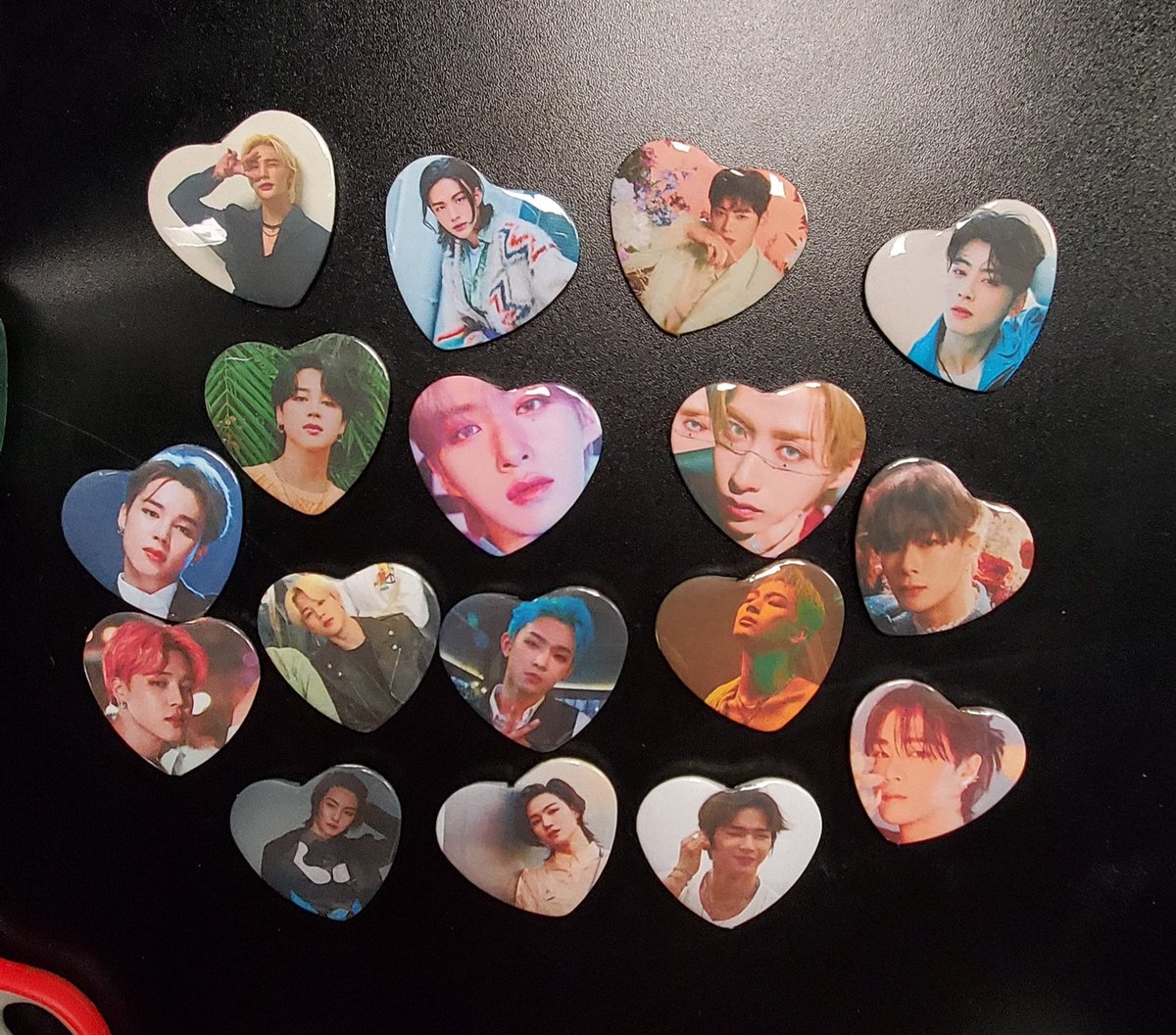 Amaris_sa's tweet photo. New buttons fresh in today! TXT, Twice, Ateez, and more! 🥰 Available in store. Come see us! Don't forget, we're open until 8pm Monday-Saturday. 💜 https://t.co/IqfFu5OD0d