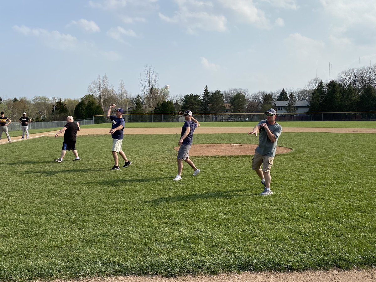 WHS_baseball91's tweet photo. Final from Whitnall:Cudahy 0-Whitnall 13. Hats off for our seniors tonight, especially @samkolasinski for the perfect game! #whitnallpride https://t.co/063k0VjxA8