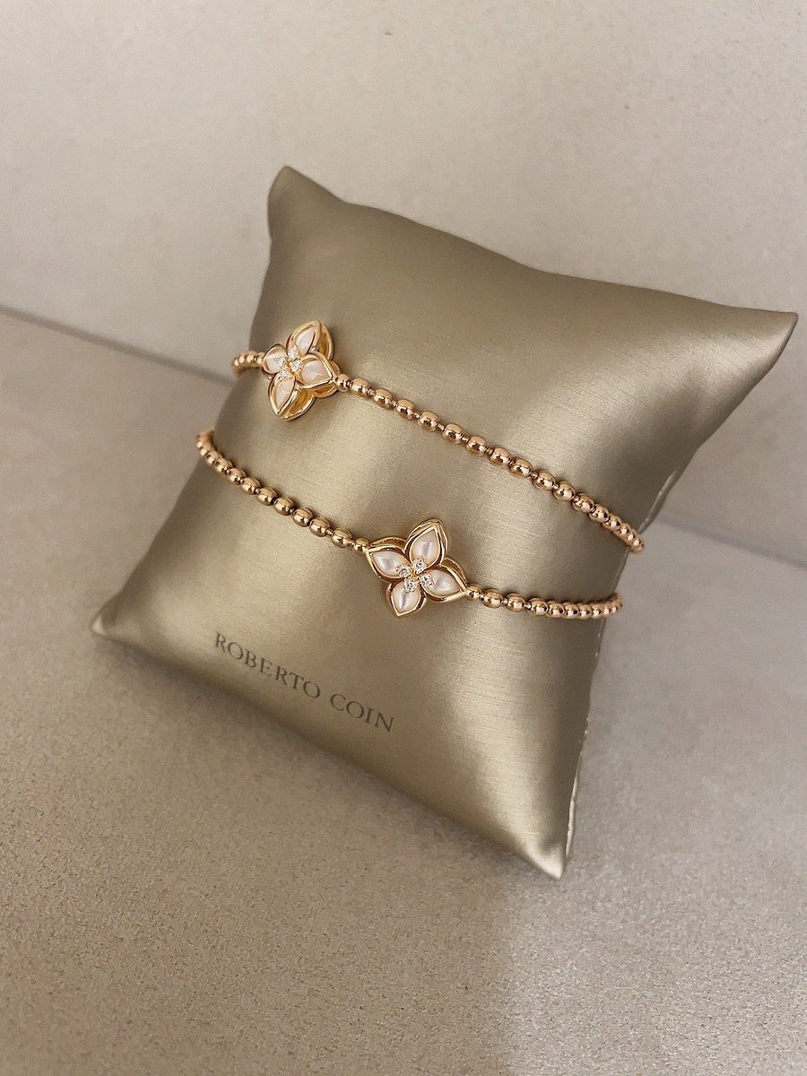 ROBERTOCOIN1996's tweet photo. 本日より、ロベルトコイン大丸神戸店の商品が大幅に変わりました。
日本初上陸のコレクションも入荷致しました。
国内一点ものも多く、入荷までかなりお時間かかる可能性もございますので、是非この機会にご覧くださいませ
#robertocoin #ロベルトコイン #tinyprincess #タイニープリンセス https://t.co/aQOHhvXdKX