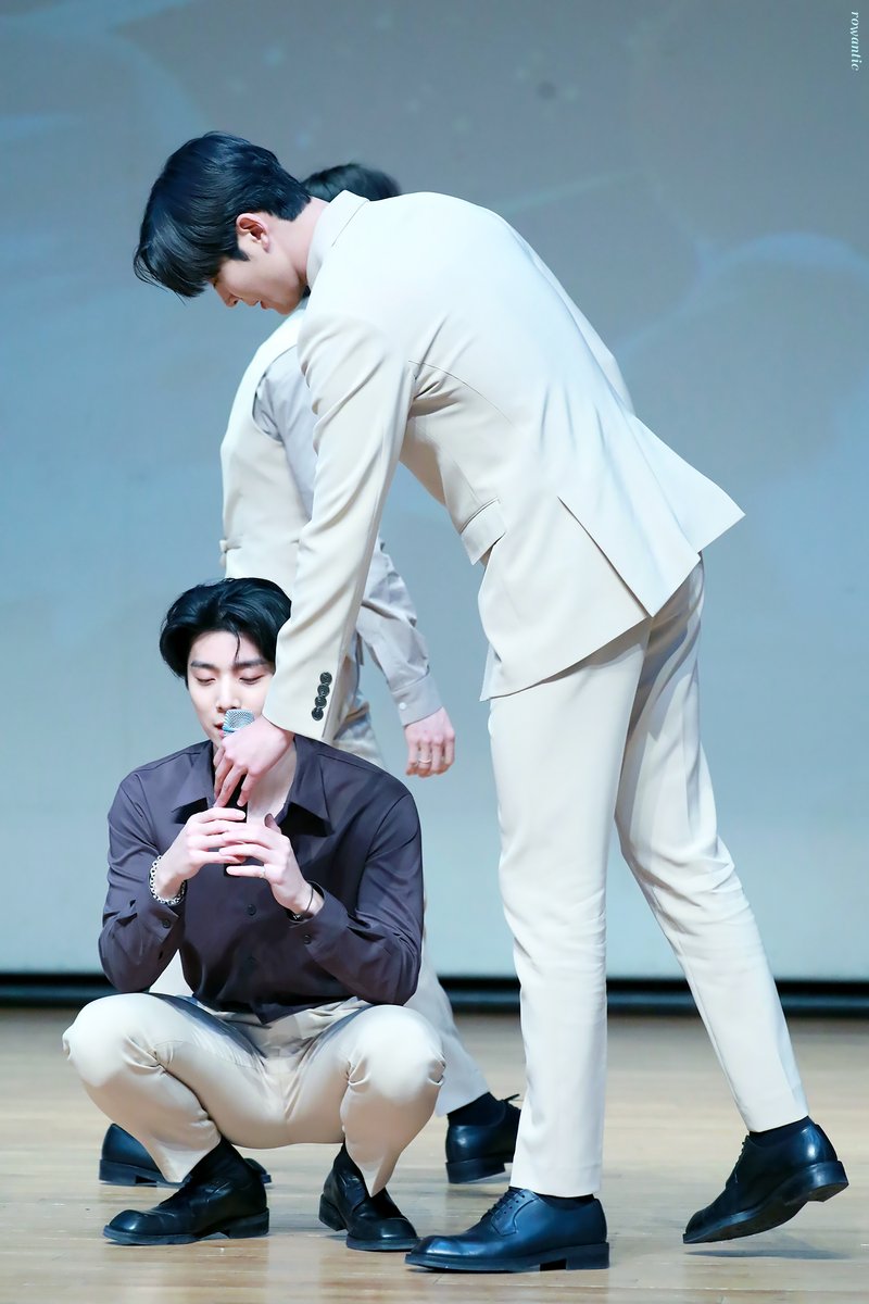 200131 🐈‍⬛🌿🐭

#로운 #휘영 #ROWOON #HWIYOUNG #SF9 #에스에프나인