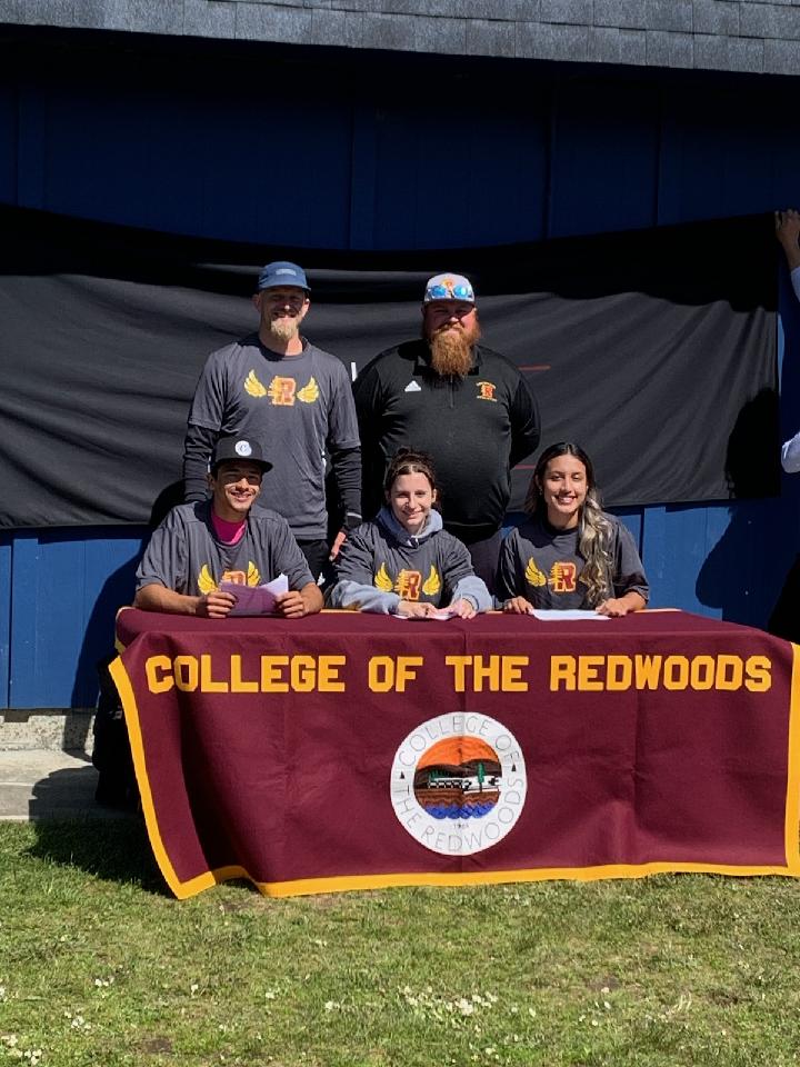 RedwoodsTrackXC's tweet image. Redwoods track welcomes Del Norte HS sprinters Emmanuel Nunez, Tianna Thompson &amp;amp; Alyssa McCovey to the Redwoods family as they signed their commitment letters today!