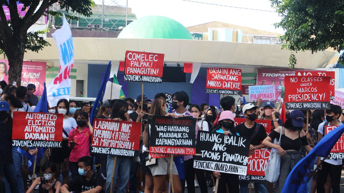 Defend_Bicol's tweet photo. Meanwhile, in Naga City, Camarines Sur, around 2,000 Bicolanos from progressive groups and various sectors converged at the Plaza Rizal yesterday (May 10) to protest the rigged election results and the widespread electoral fraud.

#NeverAgain #ComelecPALPAK #RejectMarcosDuterte https://t.co/SnxVf0aLxh