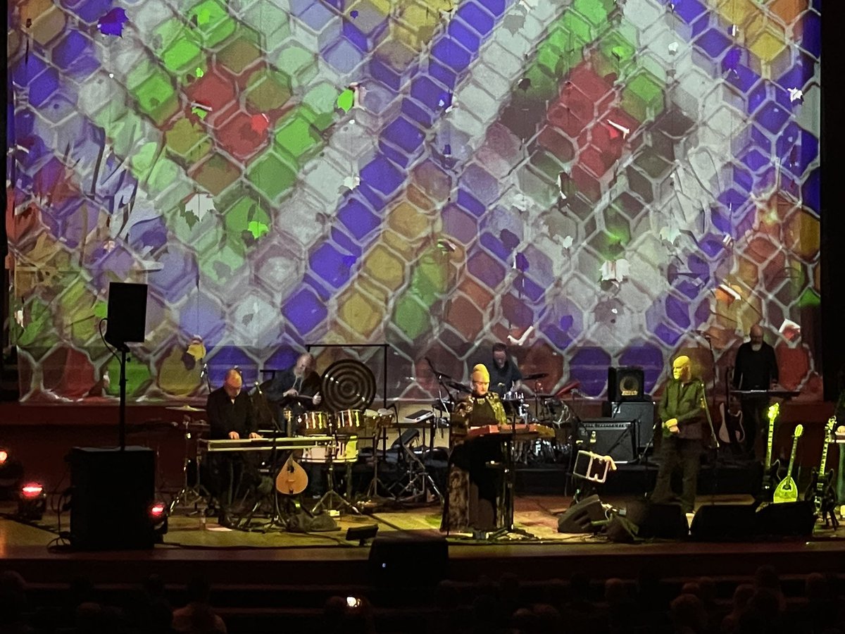 Dead Can Dance u Lisinskom: Lisa s onoga svijeta - Glazba.hr - Na svome prvom hrvatskom nastupu koji je gotovo bio rasprodan čim je najavljen, Dead Can Dance je priuštio publici svu magiju koja krasi njihove koncerte. glazba.hr/citaj/izvjesta…