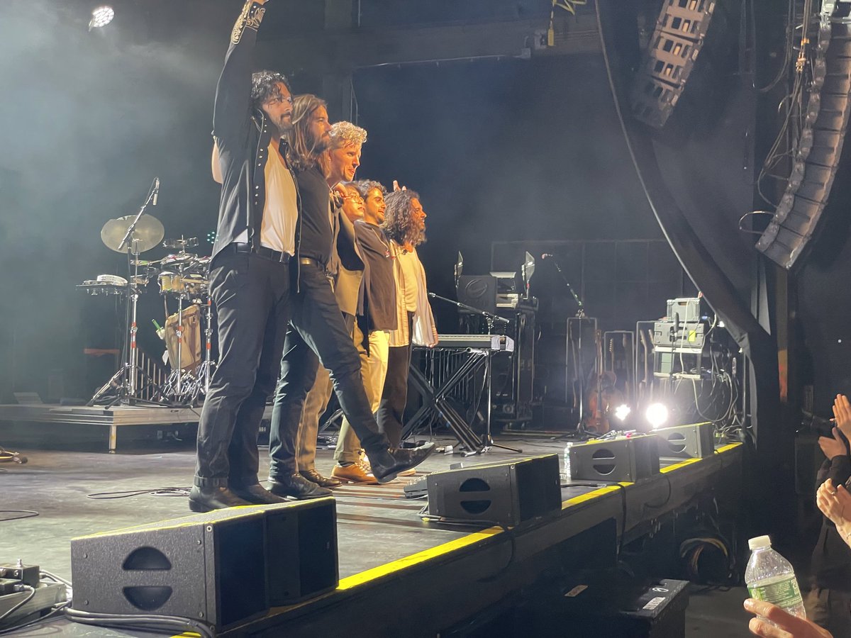 mhealy1972's tweet photo. @DeepestSighs Brooklyn Steel 5/10/2022 amazing experience. Incredible live band. Dave is generous and personal. Thank you for a great night @gangofyouths https://t.co/EPFFXLZuV9