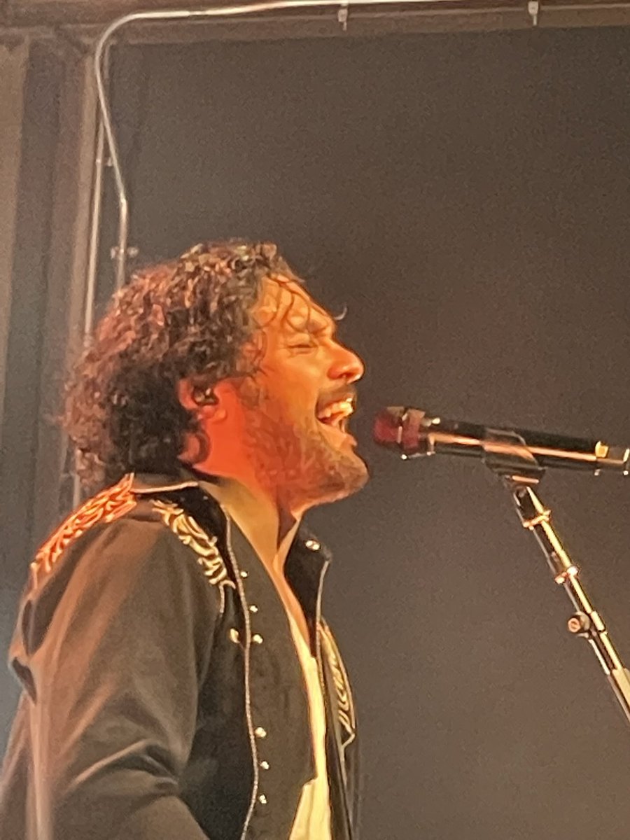 mhealy1972's tweet photo. @DeepestSighs Brooklyn Steel 5/10/2022 amazing experience. Incredible live band. Dave is generous and personal. Thank you for a great night @gangofyouths https://t.co/EPFFXLZuV9