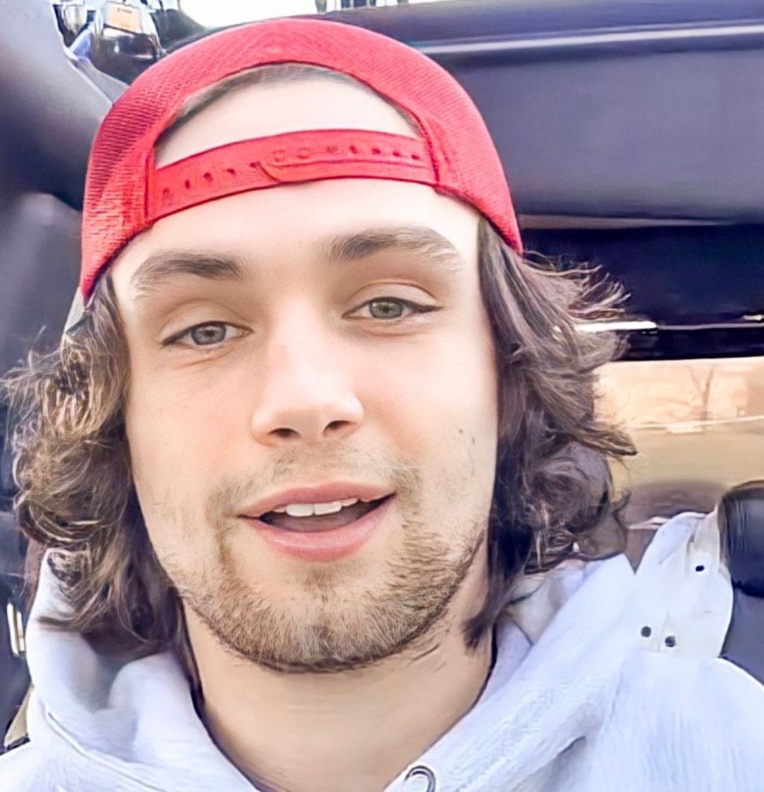 GirodMika's tweet photo. For the love of WILL...how can this man look hotter every day π₯π₯π₯π₯ #hatback #hatbackszn #fordbronco #OBW #MemorialDayWeekend2021 #dayone @w_white18 https://t.co/wLJdqKzJVK