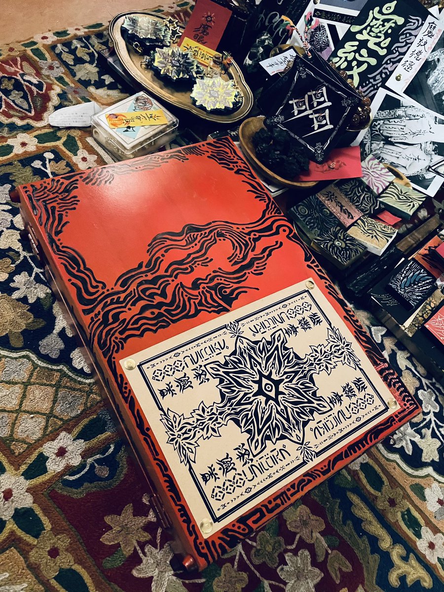 mjiusan's tweet photo. A MAGIC BOX I MADE FOR MYSELF. https://t.co/pMNfmXJIp1