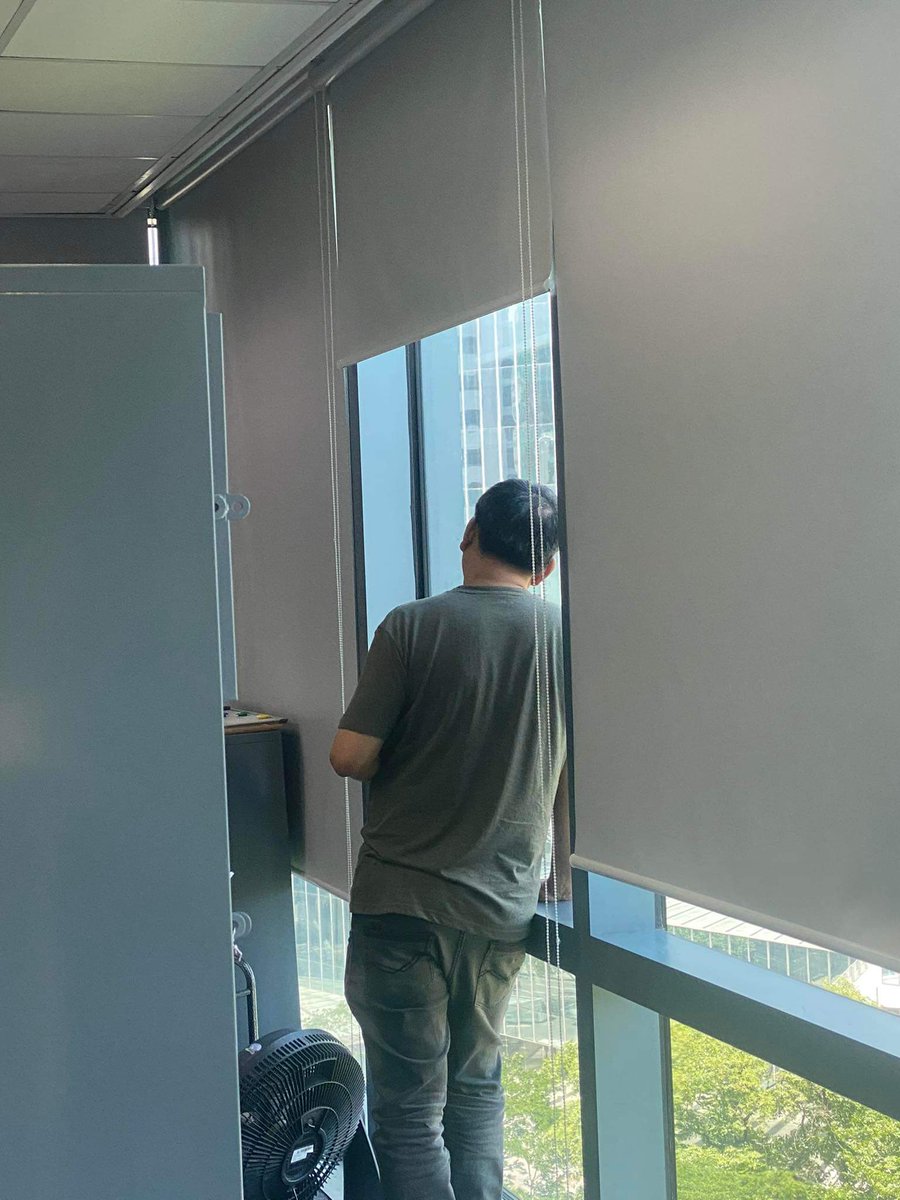 jerstrucked's tweet image. Yung officemate kong kakampink has been spending his lunch break looking sadly at Paseo/Ayala for the last 2 days. 🥺🥺🥺